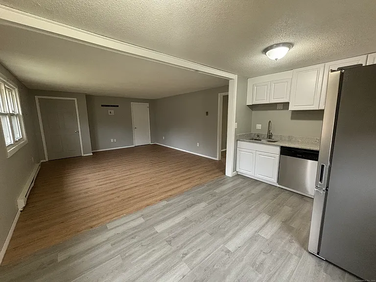9 White Oak Rd #D — Photo 3