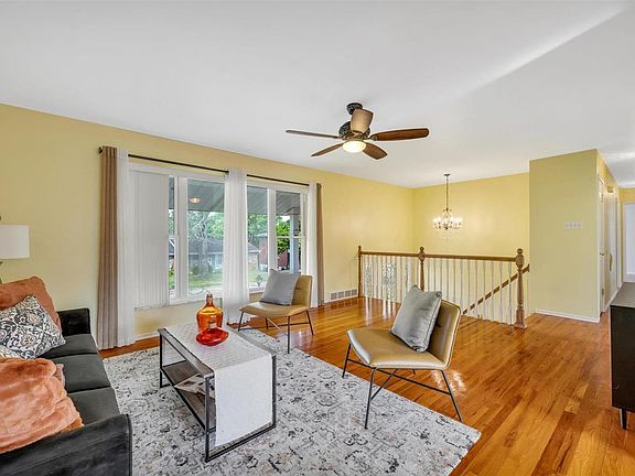 4th image of 3620 Diamond Head Dr