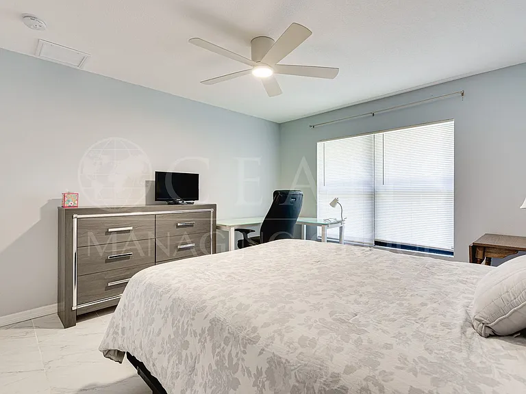 140 Pine St — Photo 17