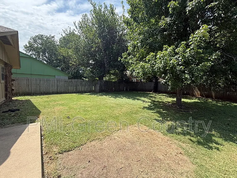 900 W Norman St — Photo 21