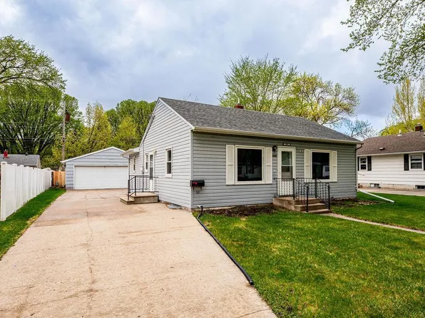 1001 18th St S, Fargo, ND 58103