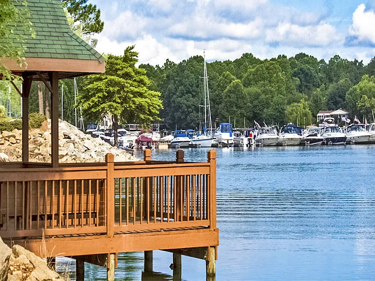 Sailpointe at Lake Norman — Photo 1