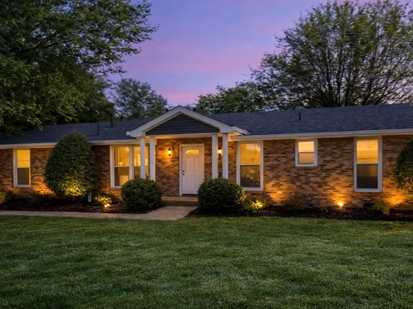 135 Dana Dr, Hendersonville, TN 37075