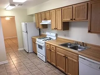 319 W Loyola Dr — Photo 5