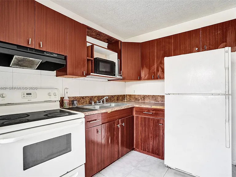 841 SW 7th St #C — Photo 7