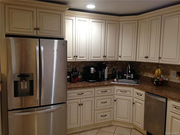 3rd image of 216 Country Club Ln