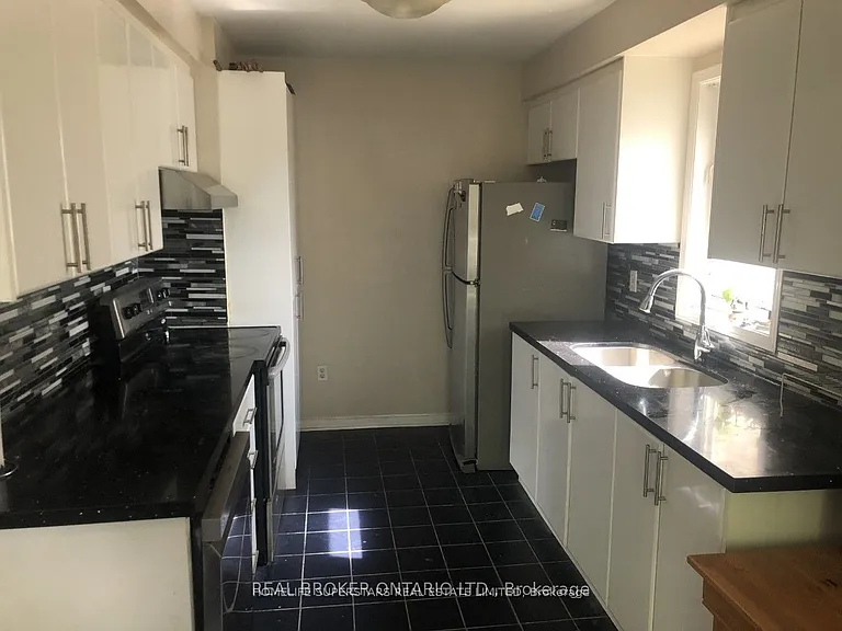 2555 Thomas St #1 — Photo 19
