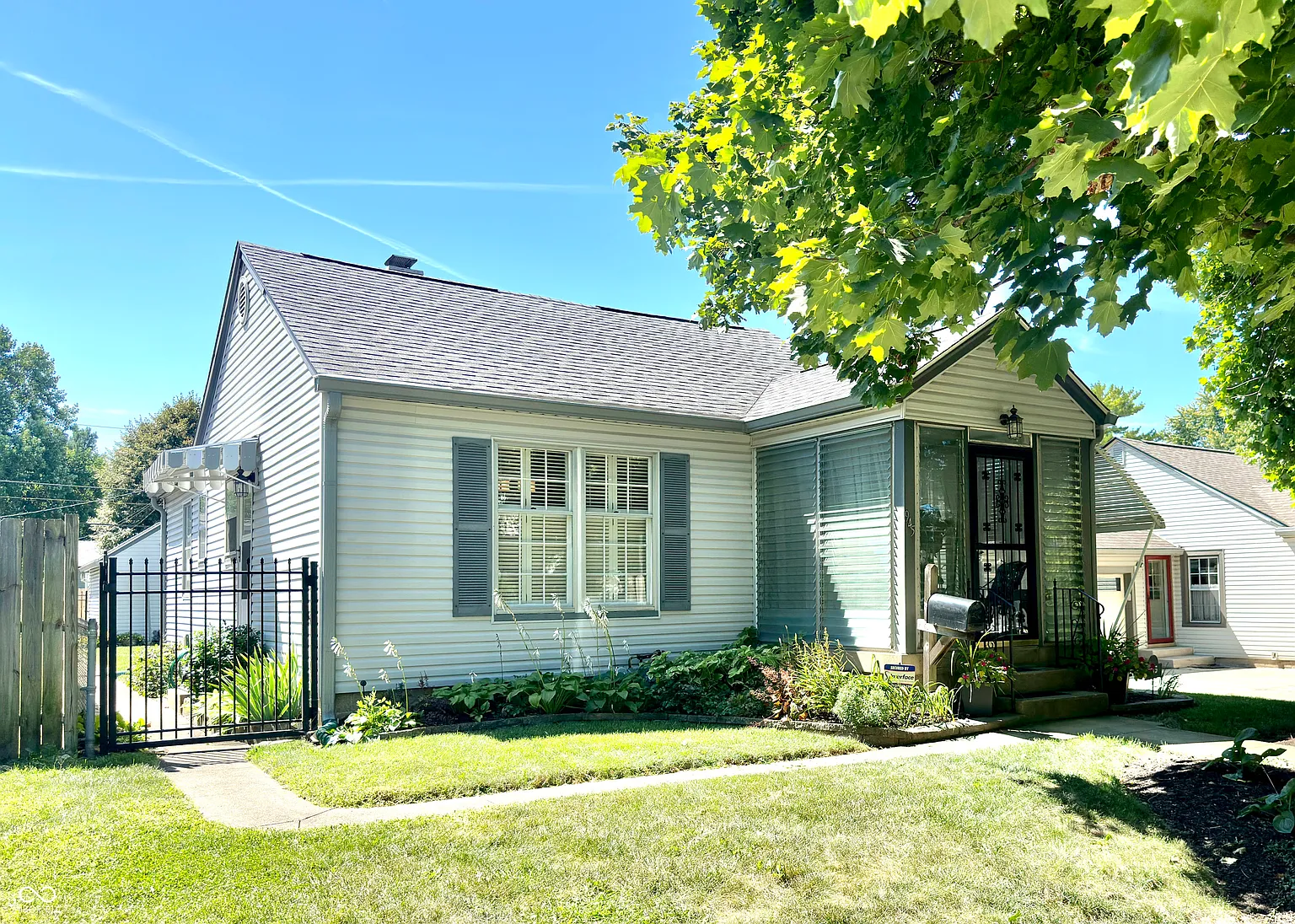 945 Cameron St photo 1