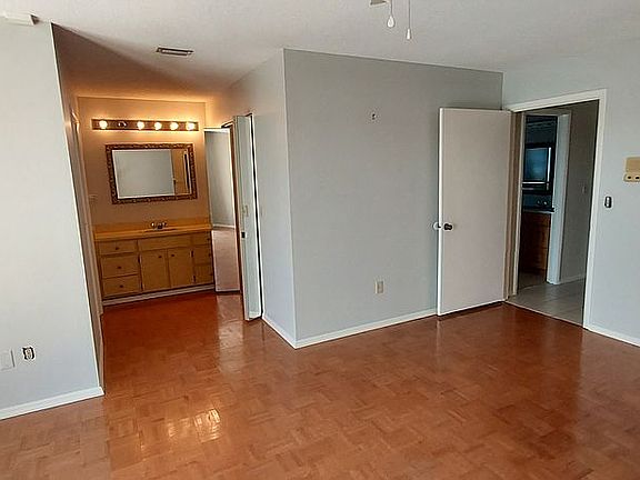 5th image of 1417 Oak Forest Dr