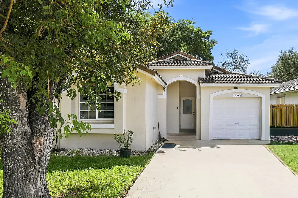 3 bed, 2.0 bath, 1301 sqft, $3,120 — Photo 1