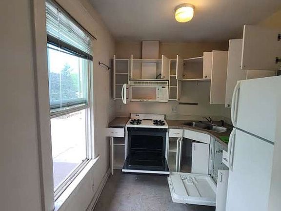 5th image of 903 NE Roselawn St #10334327