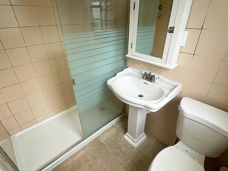 2154 Henry St NE — Photo 9