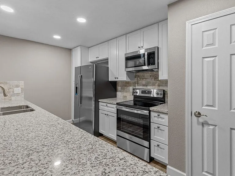 9426 Willow Wood Ln — Photo 1