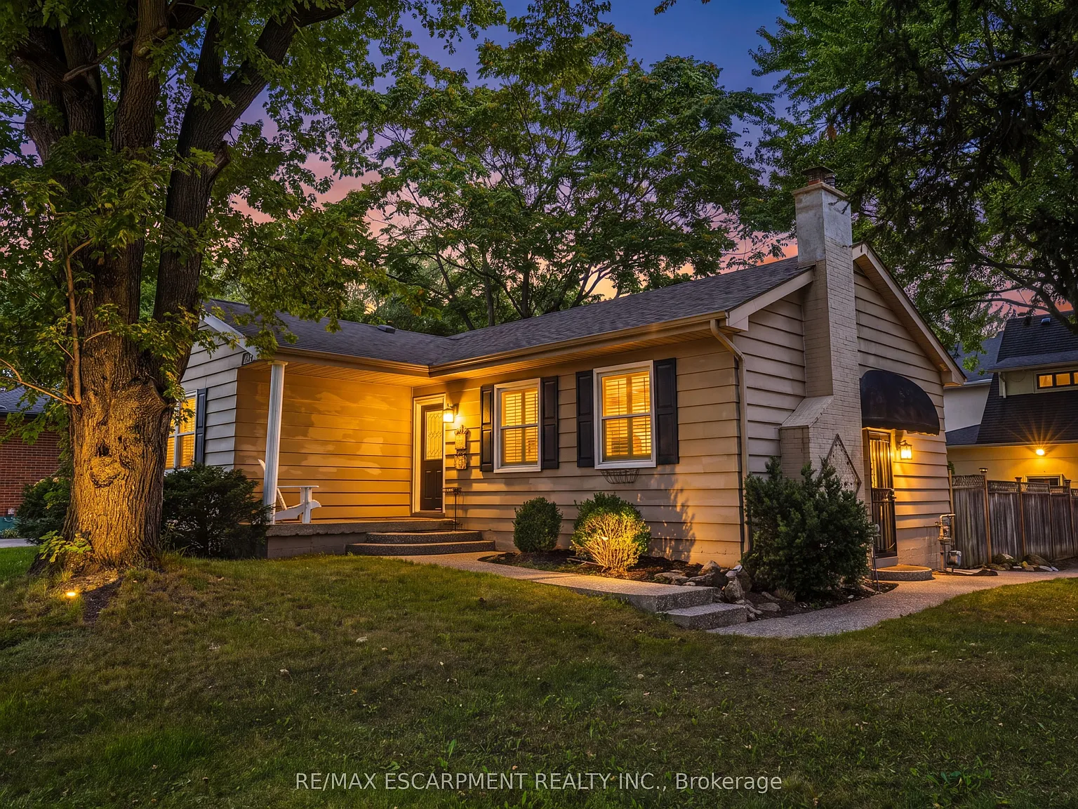4 bed, $3,900 — Photo 1