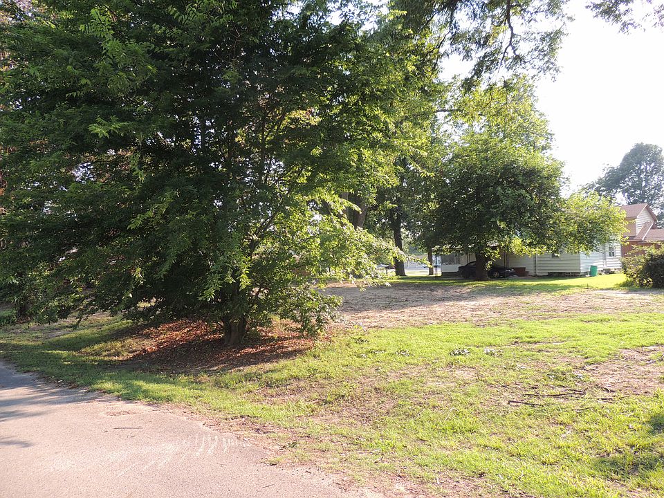 2nd image of 802 W Main St