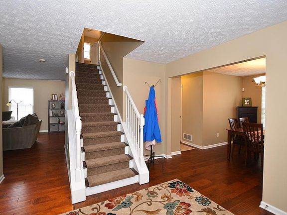 3rd image of 38160 Kingston Dr