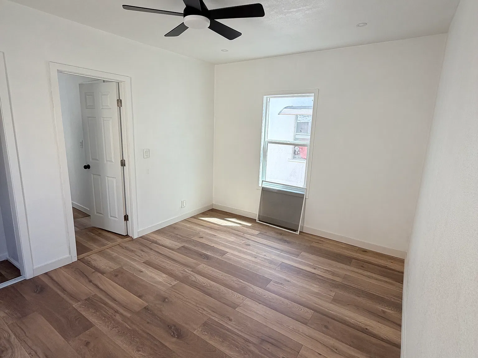 1836 Lansdowne Ave — Photo 3