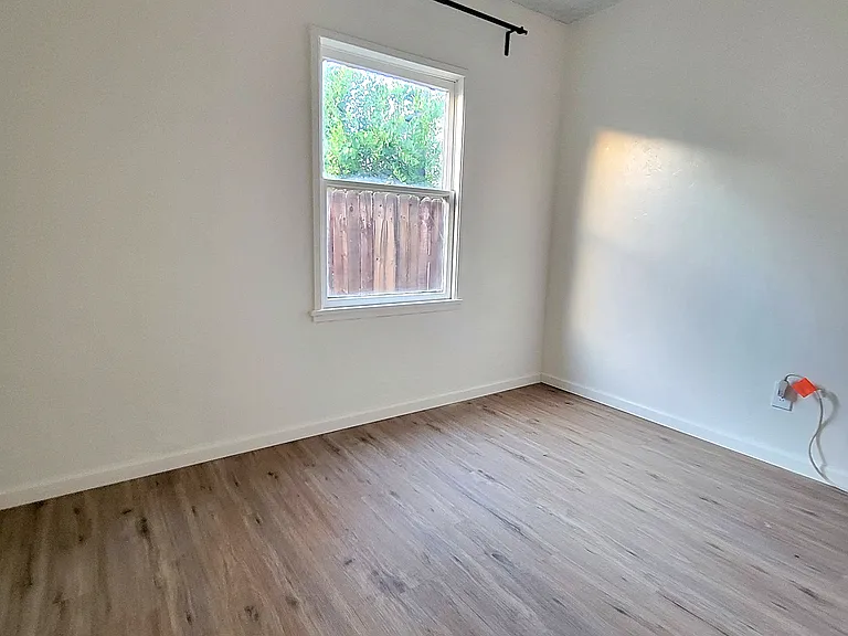 416 N 3rd Ave — Photo 11