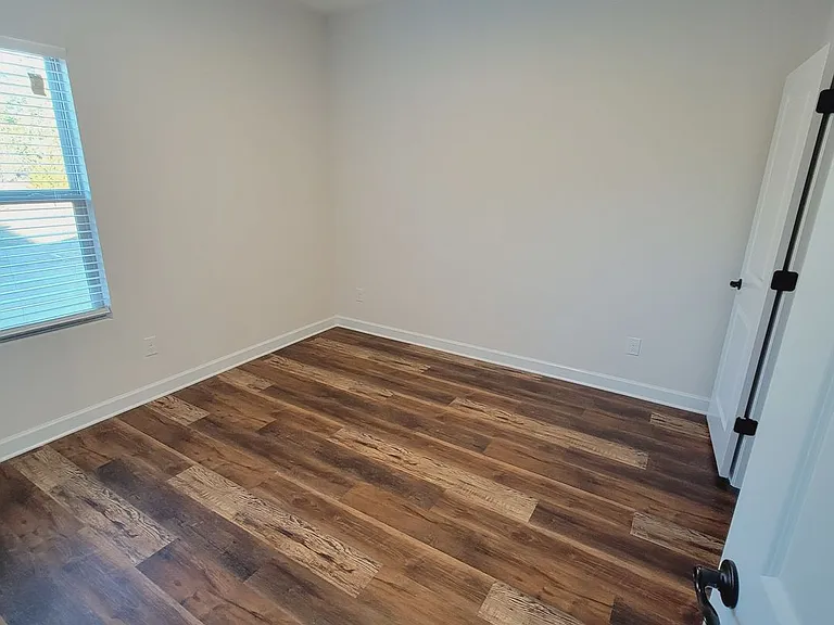 4637 Collingham Dr — Photo 4