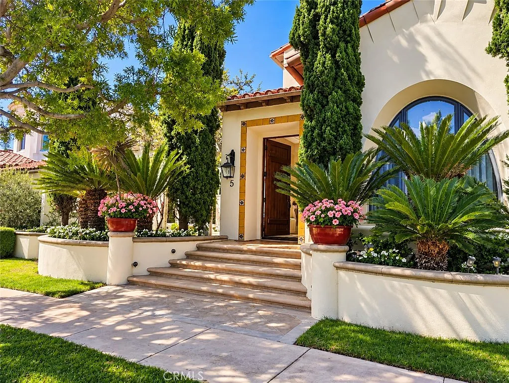 4 bed, 4.5 bath, 3780 sqft, $19,600 — Photo 1