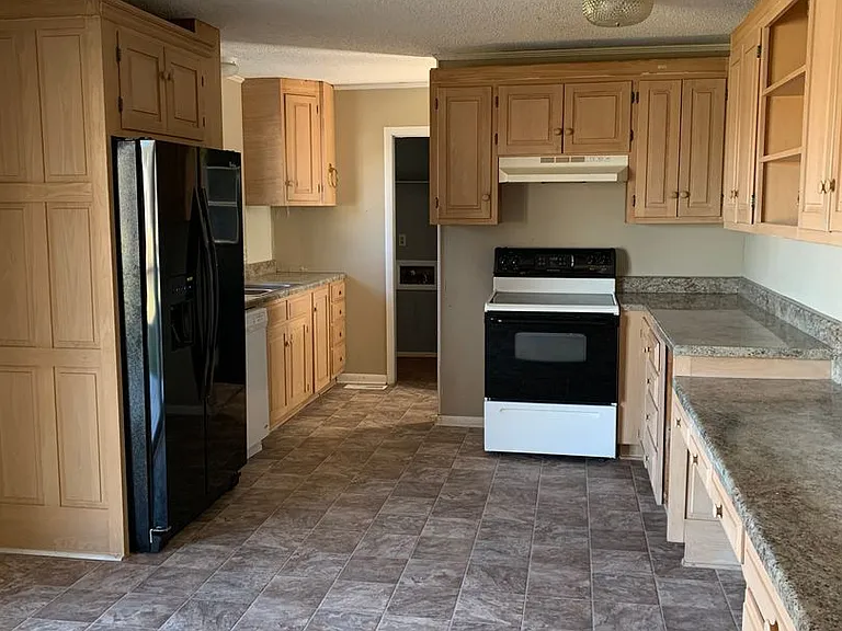 2930 Georgetown Dr NW — Photo 3
