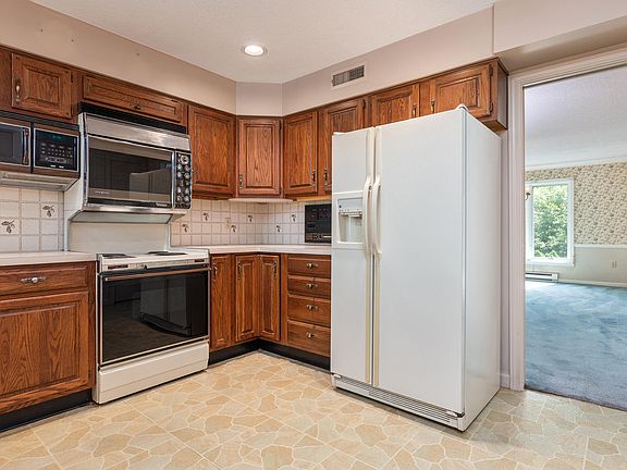 3rd image of 28 Wildwood Drive #28