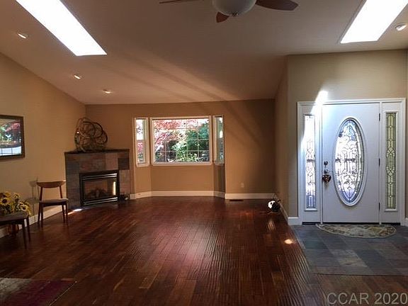 4th image of 1060 Dogwood Dr