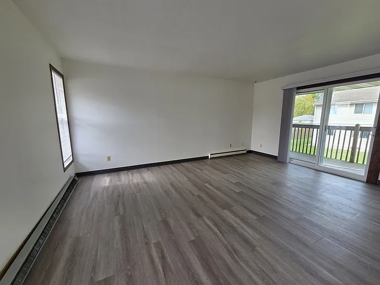 1057 W Cecil St #4 — Photo 6