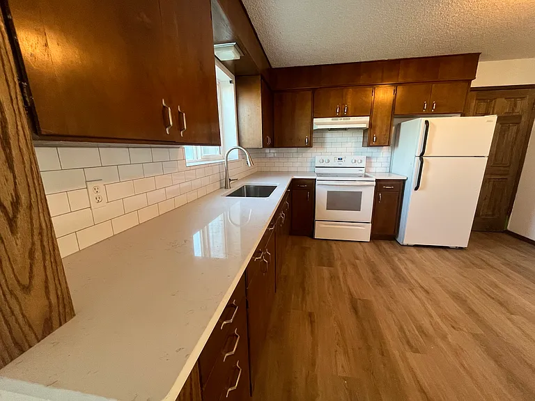 321 NE Damson Ave #A — Photo 5