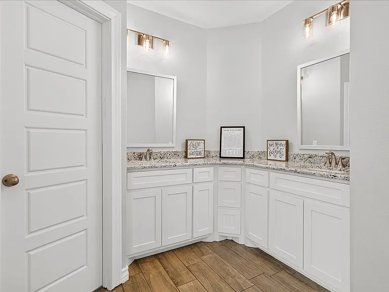 2445 Manuel Ln — Photo 33
