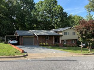 1130 16th Ave NW, Hickory, NC 28601
