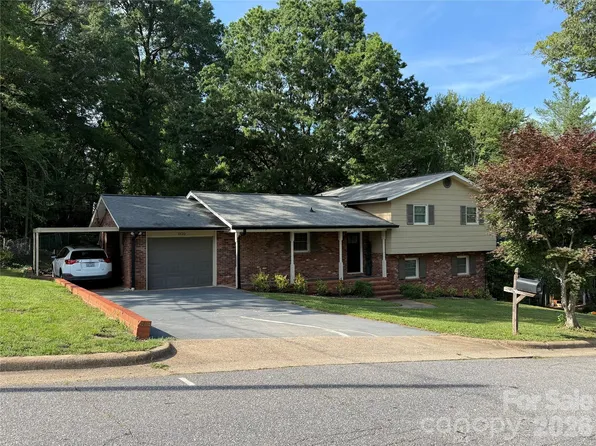 1130 16th Ave NW, Hickory, NC 28601