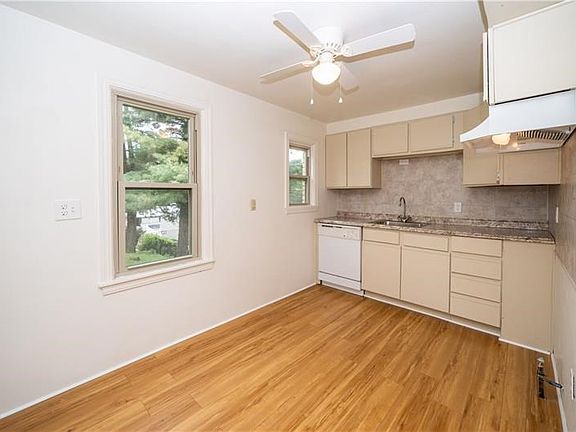 5th image of 167 Sunny Dr