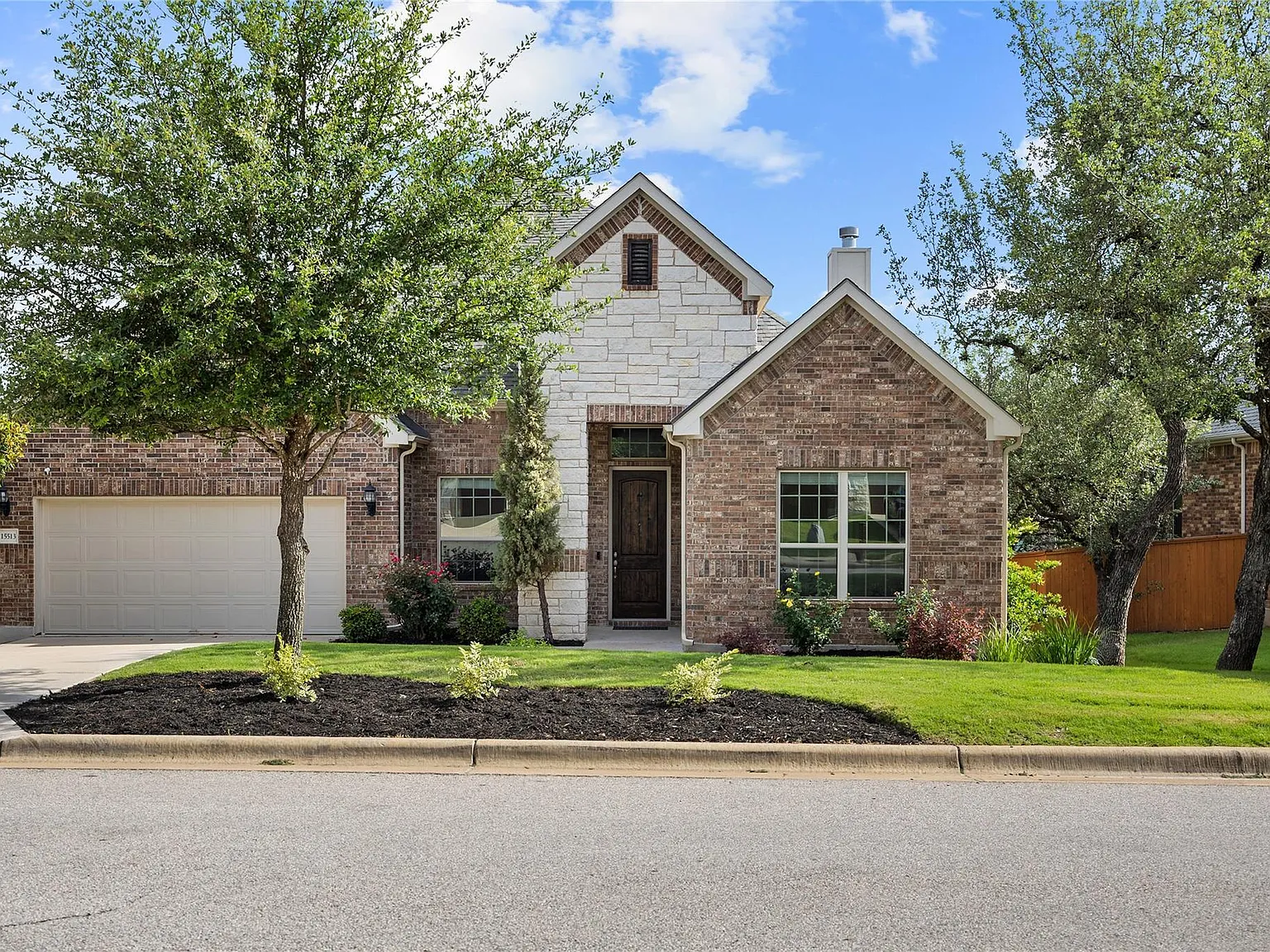3 bed, 2.0 bath, 2458 sqft, $3,500 — Photo 1