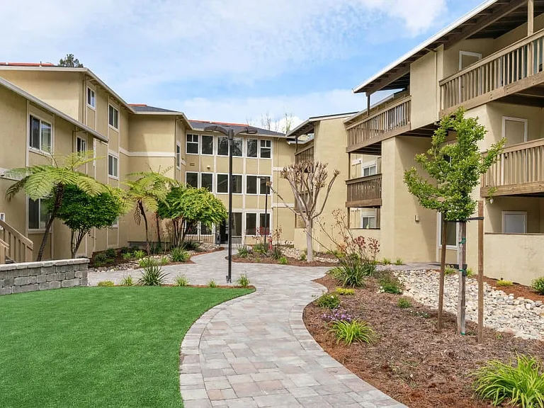 Vista Creek Apartments — Photo 9