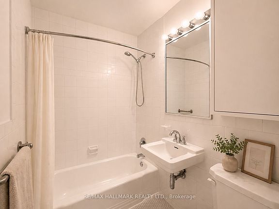 5th image of 30 Upper Canada Dr #101