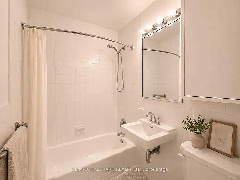30 Upper Canada Dr #101 — Photo 5
