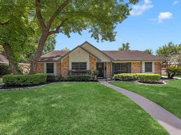 8215 Braes Meadow Dr, Houston, TX 77071