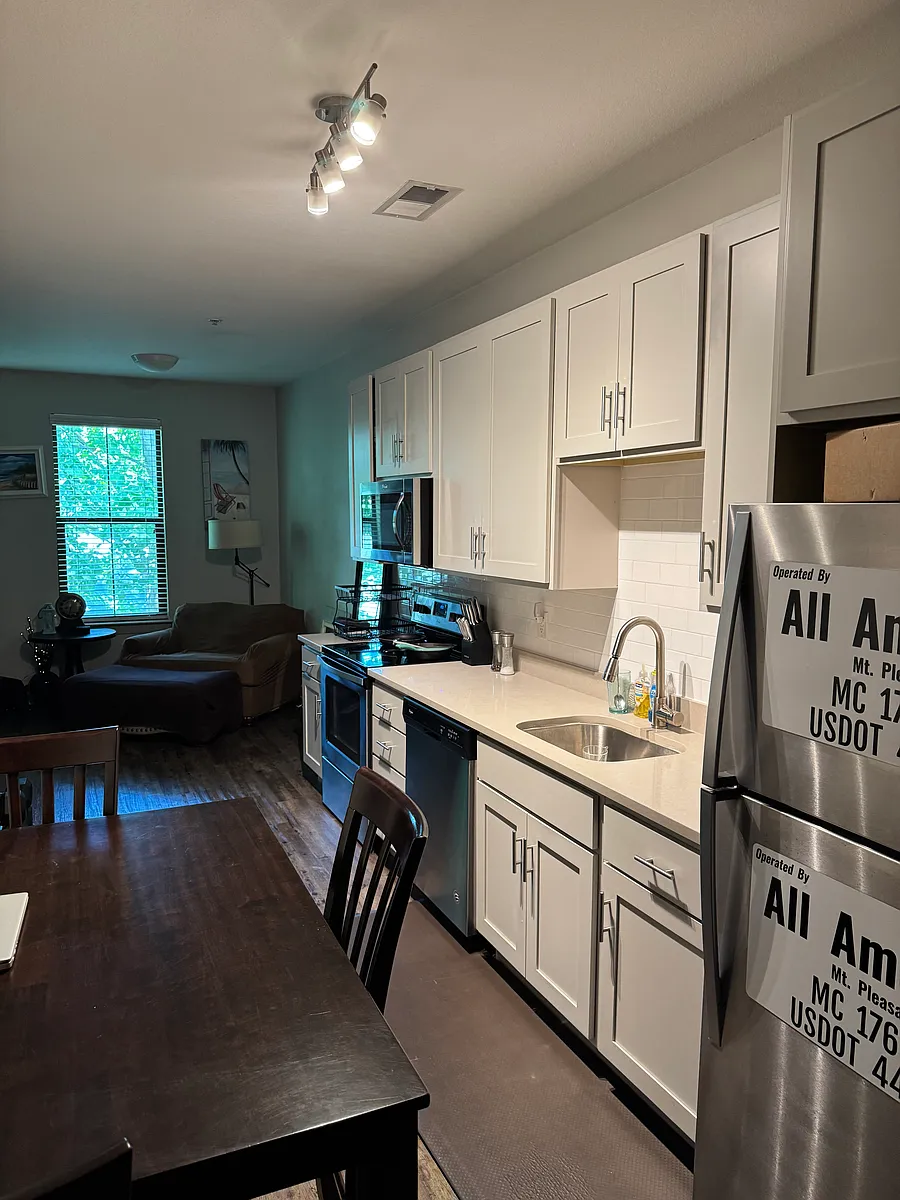 Building Photo - 1400 Shucker Cir #304