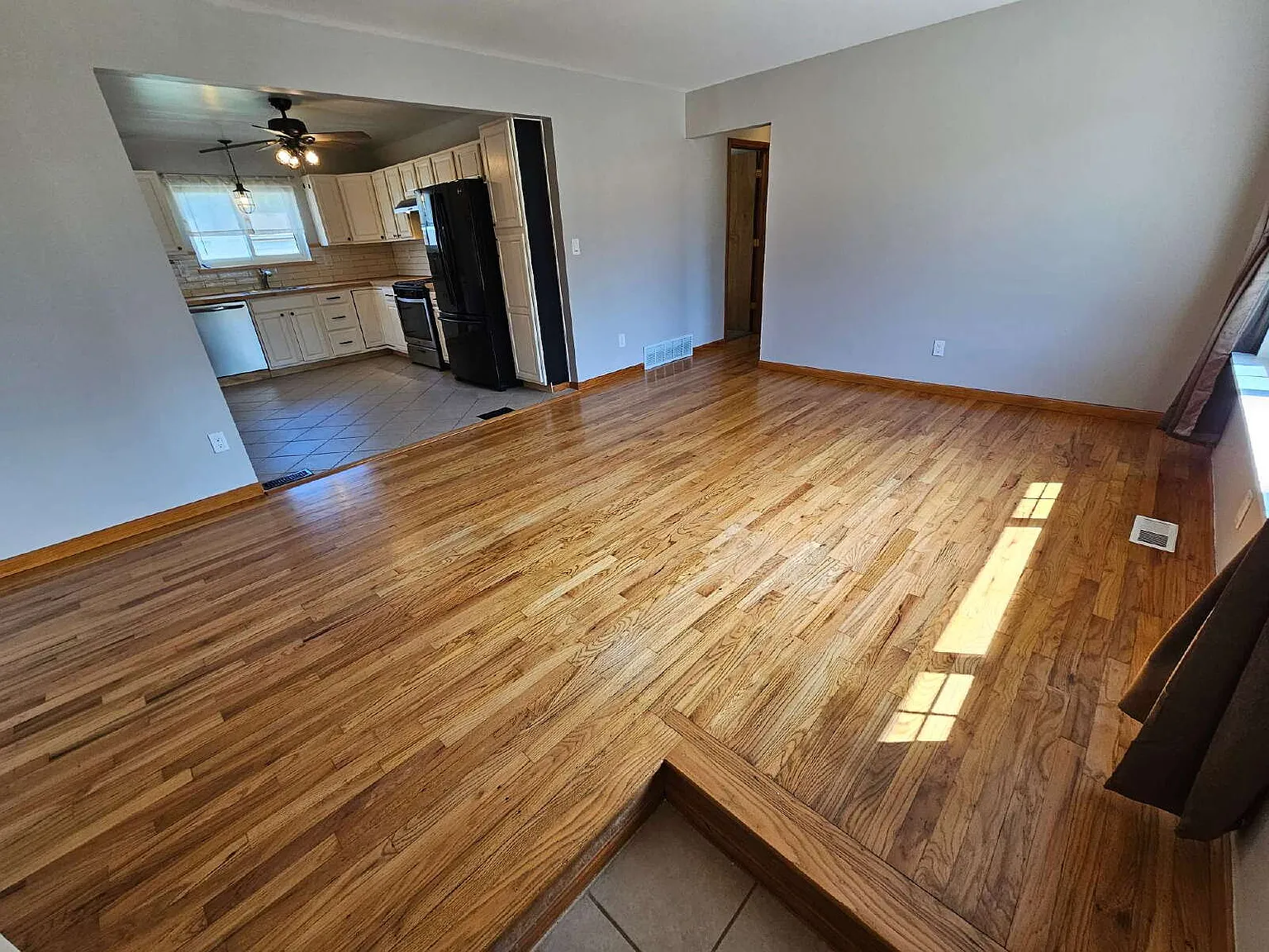 3 bed, 1.5 bath, 1000 sqft, $1,695 — Photo 2