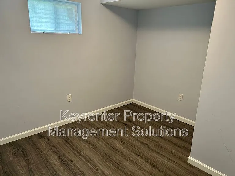 421 N Charlotte Ave — Photo 32