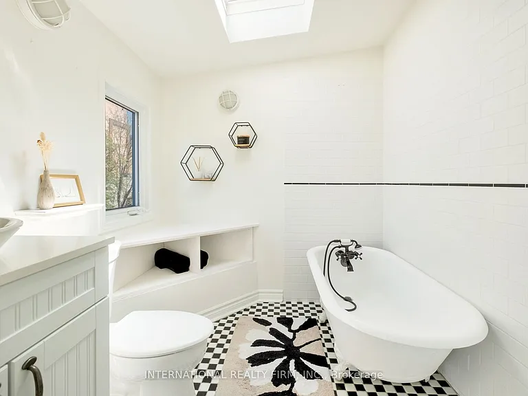 319 Markham St — Photo 19