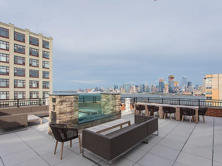 1400 Hudson St #416 — Photo 13