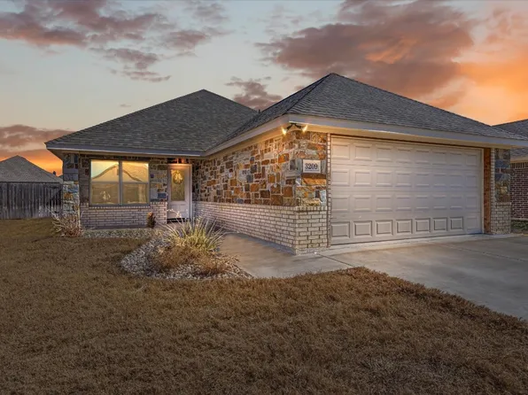 3209 McCoy Ln, Granbury, TX 76049