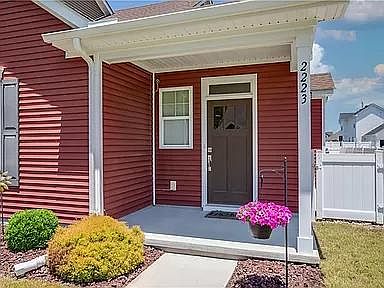 3rd image of 2223 Martlet Ln