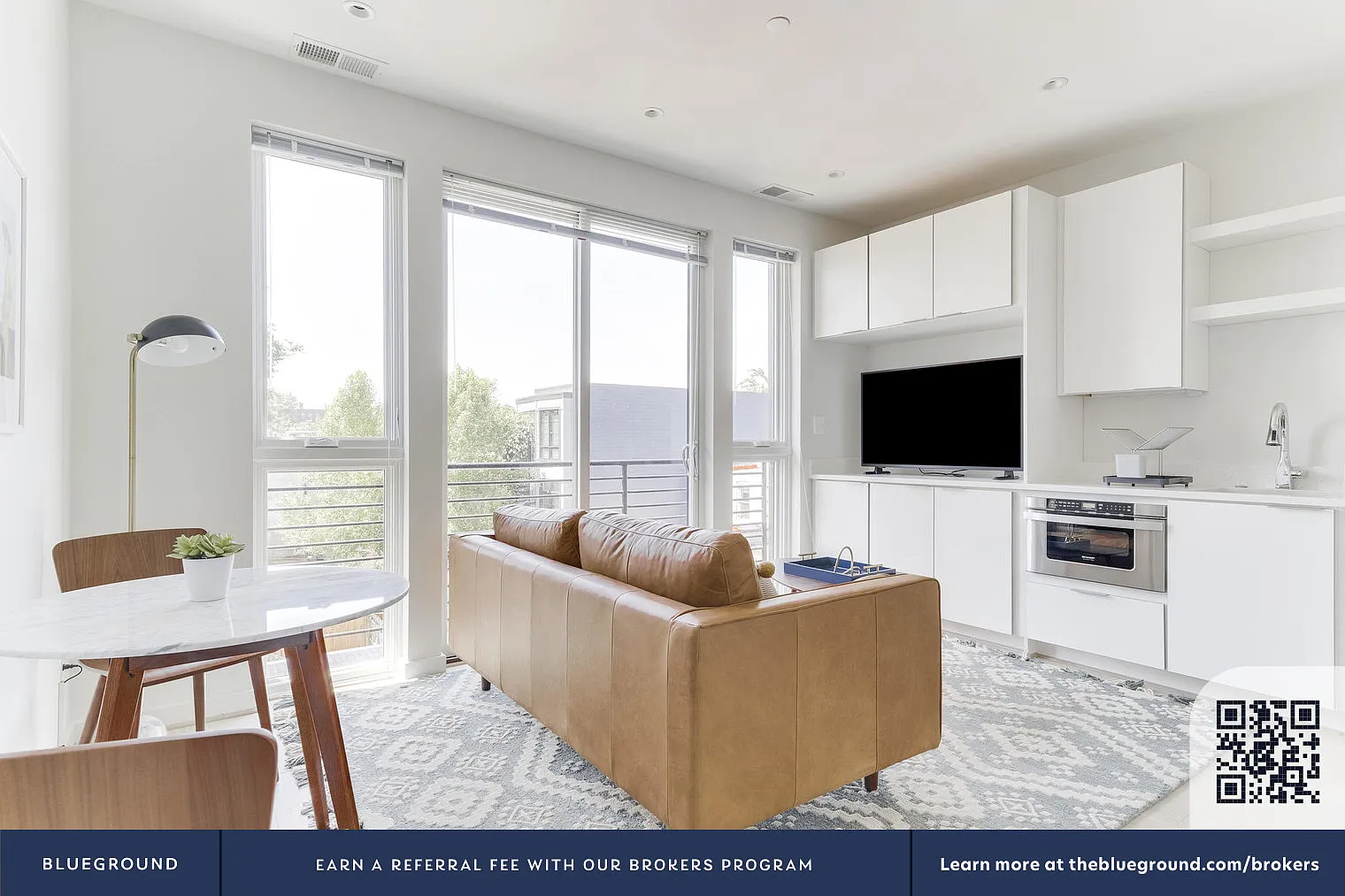1 bed, 1.5 bath, 550 sqft, $1,920 — Photo 3