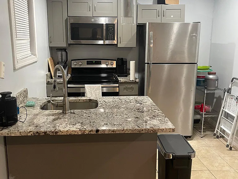 164 Bridgham St #1R — Photo 3