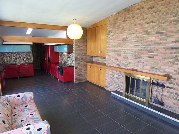 5th image of 575 Eastdale Dr