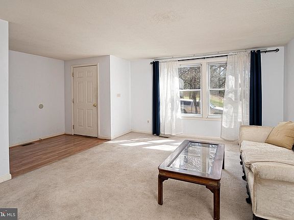4th image of 414 Blossom Tree Dr