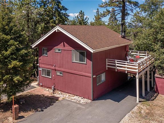3rd image of 1322 Siskiyou Dr